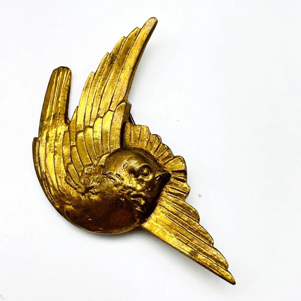 Vintage Bird in Flight Pin Brass Tone Unique Clasp Fowl Flying Classic